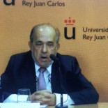 "¿Cómo pudo examinarse del TFM sin tener todo aprobado? El rector no sabe responder a esa pregunta clave"