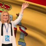 Cifuentes dice que se examinó el día que el departamento de su máster inauguraba un curso a 50 kilómetros