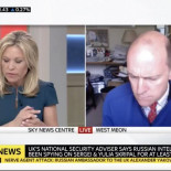 Antiguo director de la Fuerzas Armadas Británicas se sale del guion sobre Siria… y le cortán la conexión