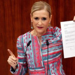 Los delitos que imputan a Cifuentes implican penas de cárcel y pérdida de su plaza de funcionaria