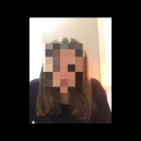 Chica adolescente denuncia públicamente una denuncia falsa de su madre a su padre