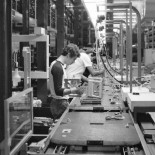 Las ordenadores Apple solían ser construidos en los Estados Unidos. Era un desastre. -ENG-