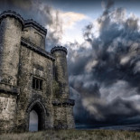 Hermosas y solitarias torres de piedra
