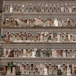 Los abarrotados cementerios verticales de Hong Kong