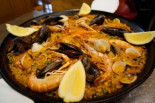 Paellas a 6 euros. Las terrazas de Las Ramblas de Barcelona quieren volver a atraer al público local (pero es tarde)