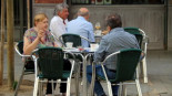 Terrazas llenas de gente en la Zona Alta de Lleida el primer día de endurecimiento del confinamiento