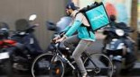 Just Eat se enfrenta a Deliveroo y Glovo y pide acabar con los falsos autónomos