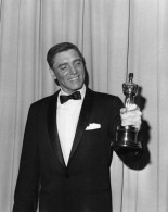 La felicidad es un Óscar en un desván