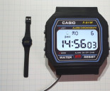 Reloj Casio F-91W en tamaño gigante basado en Arduino