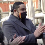 Vox publica un tuit sobre el pueblo gitano y sus votantes lo llenan de comentarios racistas