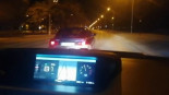 A 120 por hora, por la acera en Gran Vía y embestidas al coche de la Policía Local en Granada