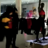 Un joven vestido completamente de Gucci y con una bici nueva del Decathlon exige la liberación inmediata de “Pablo Hasan