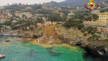 Colapsa cementerio junto a acantilado en la costa cerca de Génova. Decenas de ataudes caen al mar (ITALIANO)