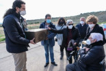 María Barriopedro, de 95 años, recibe los restos de su hermano asesinado en 1940 por el franquismo