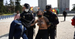 La Policía impide que activistas de FEMEN boicoteen un acto franquista en Madrid