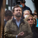 Espinosa de los Monteros dice que tiene pasado feminista y un carnavalero gaditano le da una lección de historia