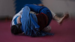 Una mujer mata al hombre que la estaba violando con una técnica de jiu-jitsu: lo ahorcó