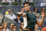 Alcaraz arrasa a Zverev y gana el Masters de Madrid en apenas una hora de juego (6-3) y (6-1)