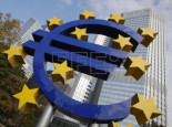 La gran escultura azul del euro está en venta porque es muy cara de mantener