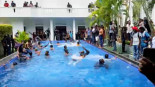 Crisis en Sri Lanka: Los manifestantes se bañan en la piscina del presidente