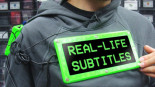 Un hacker construye una sudadera para convertirse en «el hombre con subtítulos incorporados»