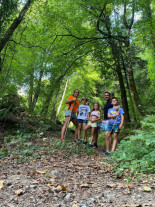 Un mosso fuera de servicio rescata a una familia con tres niños atrapada en el río Garona