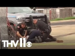 Arkansas. Vídeo de violencia policial a un detenido inmovilizado en el suelo
