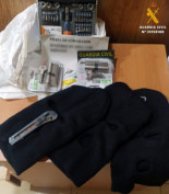 La Guardia Civil detiene a cinco personas en Roquetas por entrar en una vivienda con toda la familia en casa