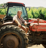 Reescriben 'Alcarràs' desde el ministerio de Defensa español y los pillan