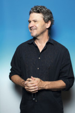 Dave Eggers, el escritor de éxito que no quiere vender en Amazon: “España es la sociedad más evolucionada del mundo”