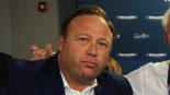 Jurado ordena a Alex Jones pagar $ 965 millones en juicio por difamación