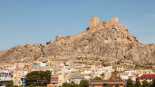 El pueblo de Alicante que tiene un castillo en un peñasco a 500 metros de altura