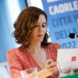 Ayuso adjudicó el transporte de sanitarios a tres empresas VTC presididas por la misma persona