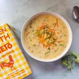 El envase 'cutre' del caldo Aneto conquista a los modernos estadounidenses: "It’s very cute"