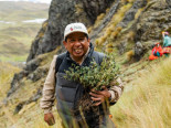 Constantino Aucca: El biólogo peruano que ha plantado tres millones de árboles en los Andes