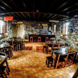 Una pareja lesbiana renuncia a llevar el chigre de Faedo por el “acoso machista” de algunos clientes