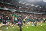 Lluvia de peluches en el Betis-Athletic para alegrarle la Navidad a los más necesitados