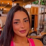 Una joven cae por la ventana de su piso y fallece desangrada al ser rechazada por el hospital