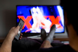 La historia de la primera película porno que se emitió en España: así se gestó la trampa de Canal + para revolucionar la televisión