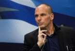 Un grupo de desconocidos pega una paliza a Yanis Varoufakis en Atenas