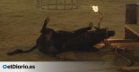 Un toro embolado se desploma tras un golpe en Morella y aficionados tratan de impedir su grabación