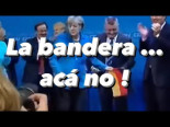 En un acto partidario, Angela Merkel impide el uso de la bandera alemana