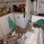 Una estafadora alquilaba pisos con datos falsos, no pagaba el alquiler y los dejaba llenos de basura