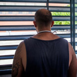 Un juez de Bilbao autoriza a un recluso a un vis a vis con su perro para despedirse de él antes de ser sacrificado