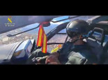 Una unidad aérea de la Guardia Civil baja para reparar la Cruz que coronaba el pico Aneto desde 1951