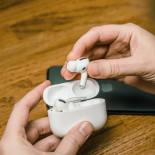 Buscar mis airpods: unos auriculares robados conducen a un doble secuestro con 14 detenidos