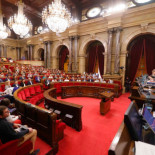 El Parlament de Catalunya pide la libertad de Pablo González y Julian Assange