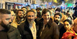 Tucker Carlson, el periodista de cabecera de Trump al que echaron de Fox, acude con Abascal a las protestas de Ferraz