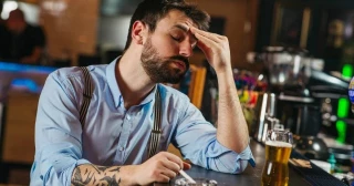 Empresarios huyendo despavoridos cuando llega el inspector de Trabajo: Canarias, el paraíso de la piratería