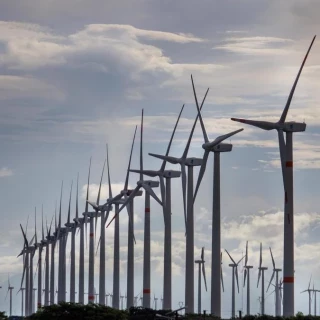 Los problemas de tener cada vez más electricidad en España mientras se hunde su consumo